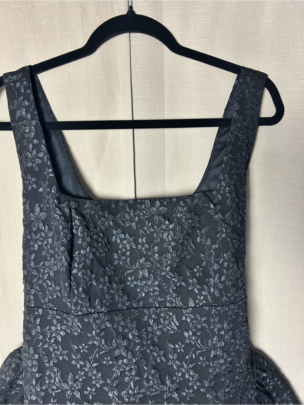 Cider SQUARE NECK FLORAL JACQUARD BACKLESS BOWKNOT MINI DRESS CURVE & PLUS - Picture 3 of 9